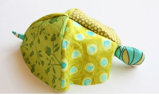 Tortuga de peluche: ¡El regalo más original para un bautizo!