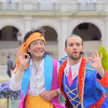 Show de circo, malabares y zancudos