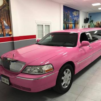 Limusina Lincoln Town Car Rosa