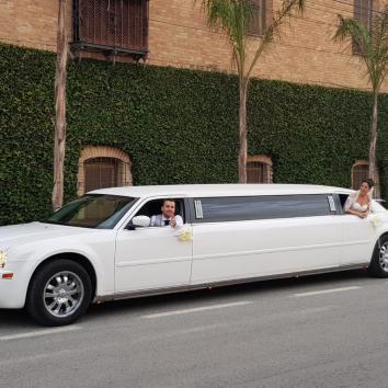 Limusina Chrysler Blanca