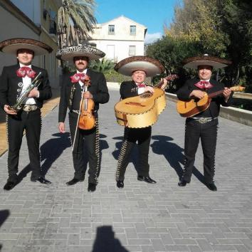 Mariachis 4 músicos