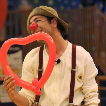 Show completo: Malabares, magia, zancos y humor