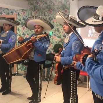 Mariachi 6 músicos