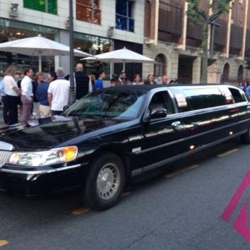Limusina Lincoln Negra 8 pax en PALMA DE MALLORCA