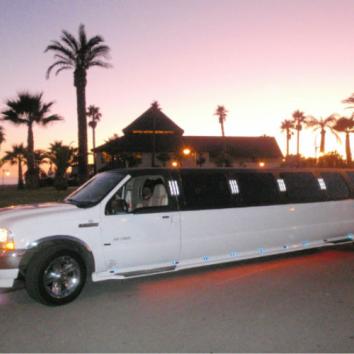 4×4 Super Stretch Ford Excursion Limusina