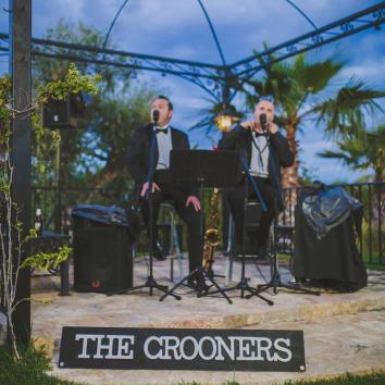The Crooners. Actuación musical. Jazz con saxo, trompeta y voces.