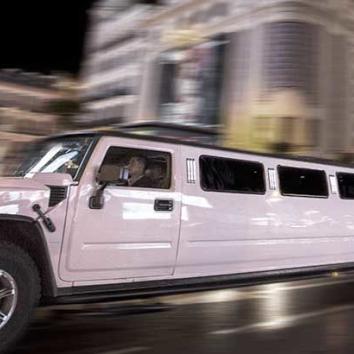 Limusina Hummer blanca