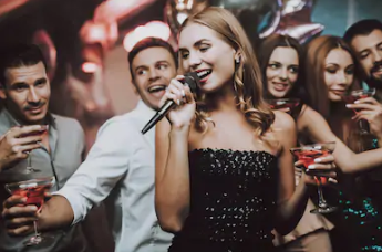 Karaoke + Cantante + DJ