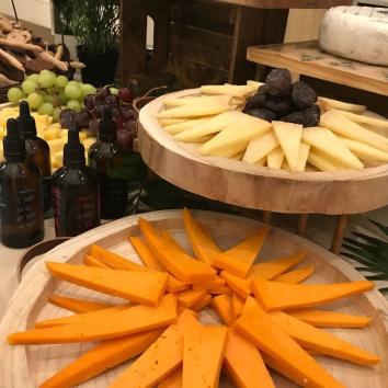 Mesa de quesos del mundo buffet libre