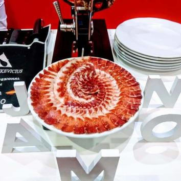 Servicio de corte + Jamón de cebo campo 