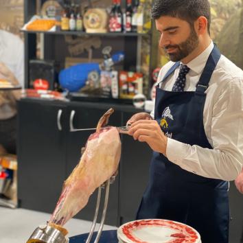 Servicio de corte de jamón + jamón cebo ibérico