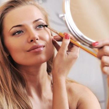 Auto-maquillaje - Belleza y estudio del rostro