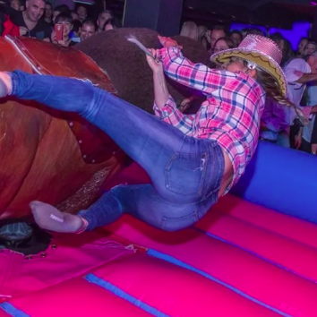 Alquiler de toro mecánico para fiestas