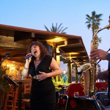 Dúo saxo y cantante femenina: Jerry Sax Live & Noelia Quiñones 