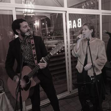 Dúo versiones en acústico