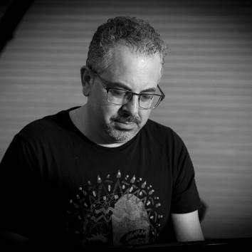 Amenización a piano solo, temas de jazz, cine, boleros, bossa nova...