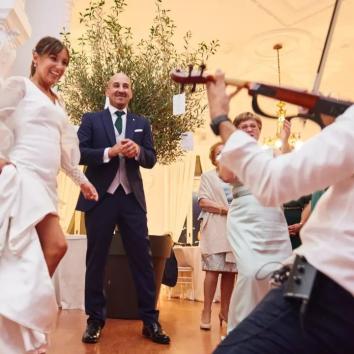 Actuación en barra libre o cocktail de bodas, fiestas, eventos de empresa...y actuaciones en discotecas
