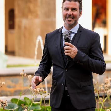 Imagen 3 de Alejandro Butler - Maestro De Ceremonias - Oficiante De Bodas