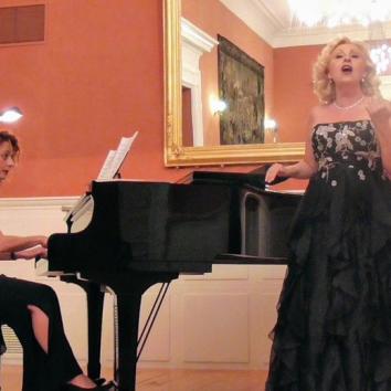 Soprano - Virginia Talayero